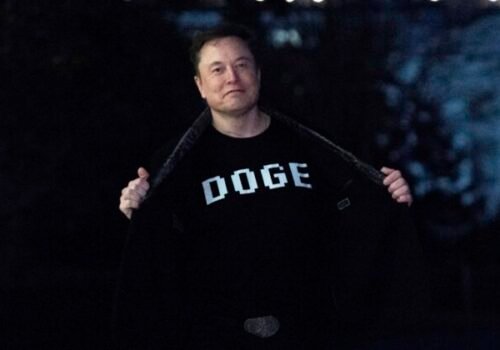 Elon Musk zdieľal príspevok, podľa ktorého milióny ľudí nezabil Hitler ale jeho štátni zamestnanci