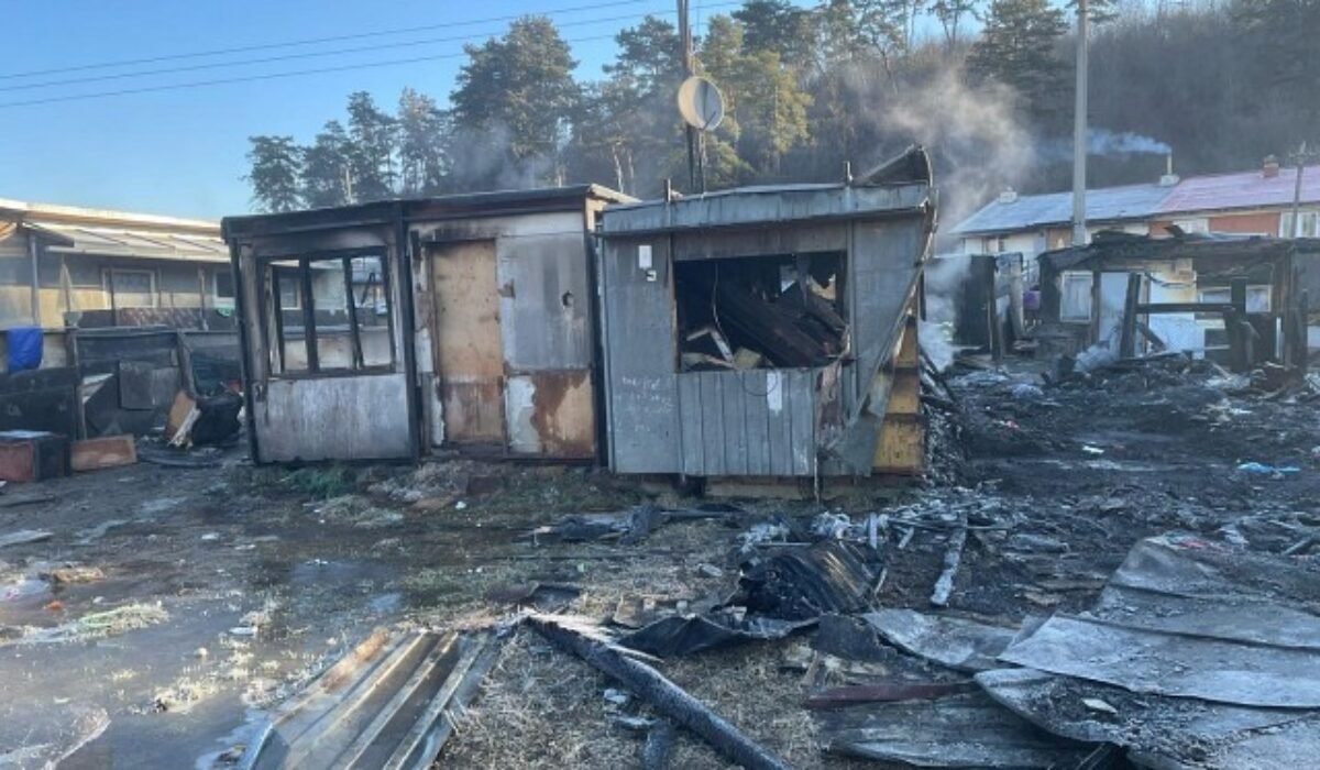 Tragický požiar vo Veľkom Šariši vzal strechu nad hlavou 18 ľuďom, mesto pre nich zabezpečuje bývanie
