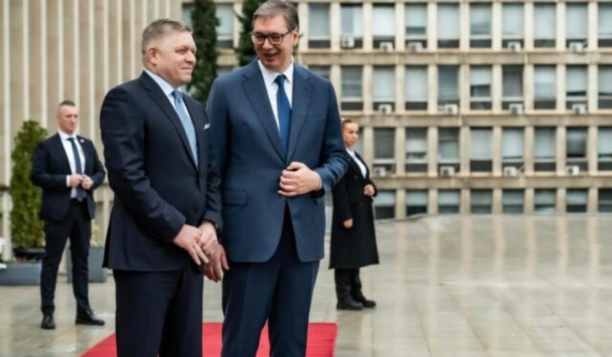 Fico podporil Aleksandara Vučiča ako legitímneho predstaviteľa Srbska