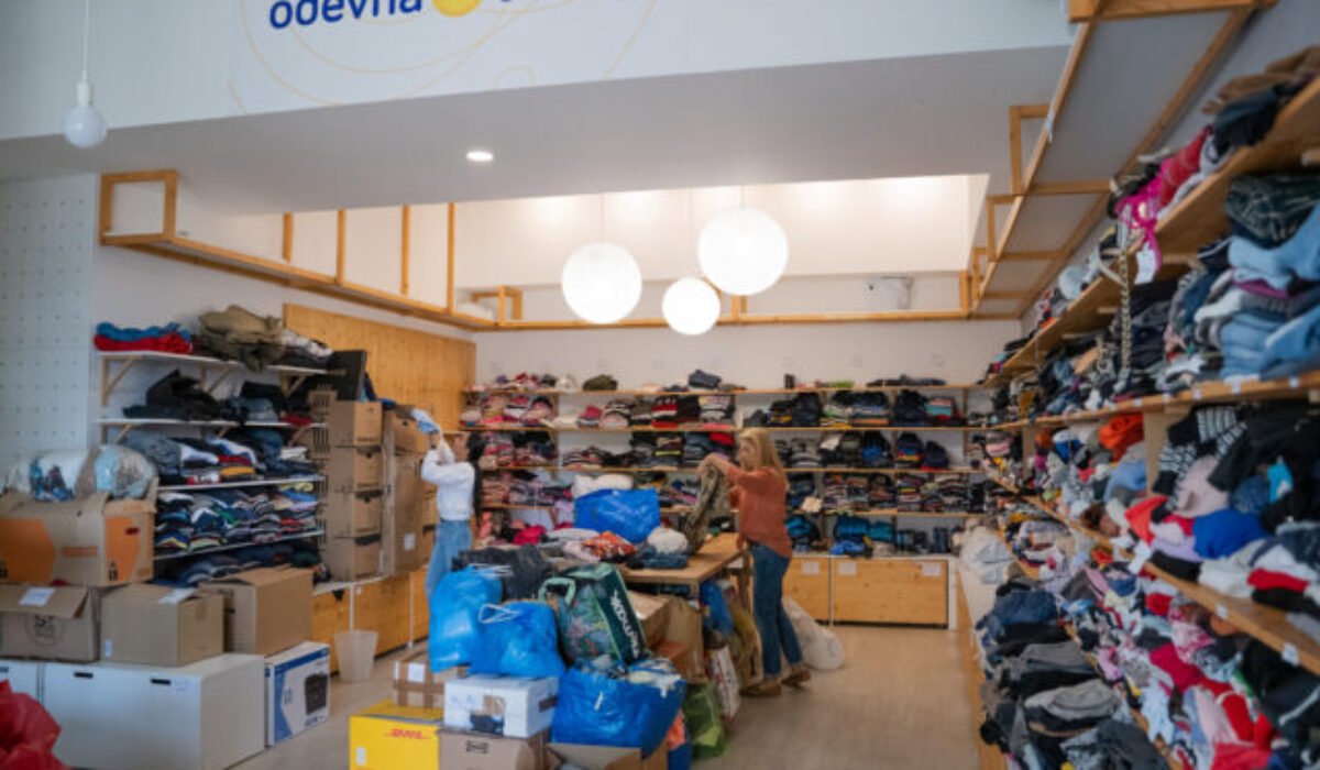 Obrovský dopyt po materiálnej pomoci: Odevná banka podporila už takmer tisíc rodín