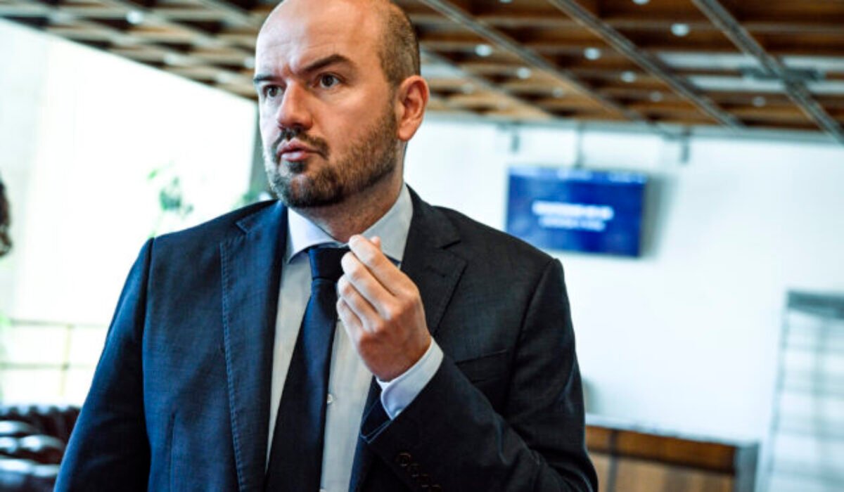 Progresívci zvolávajú stretnutie šéfov klubov, chcú presadiť zmrazenie platov poslancov – VIDEO
