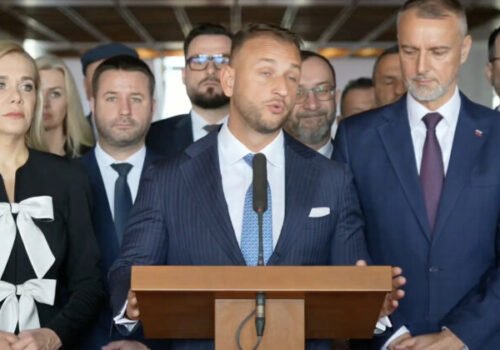 Vláda je po kríze posilnená a pripravená pracovať pre ľudí, Hlas chce riešiť aj ceny energií – VIDEO