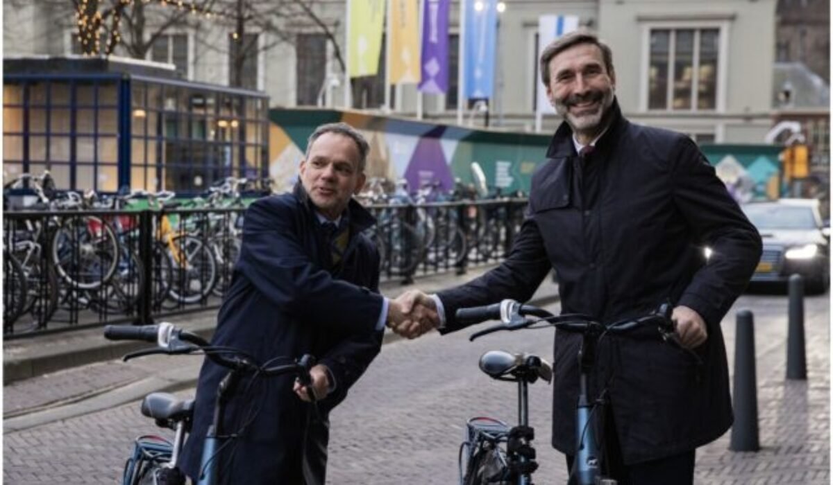Blanár rokoval s holandským ministrom zahraničia o nových investíciách, na stretnutie sa doviezli bicyklami – FOTO 