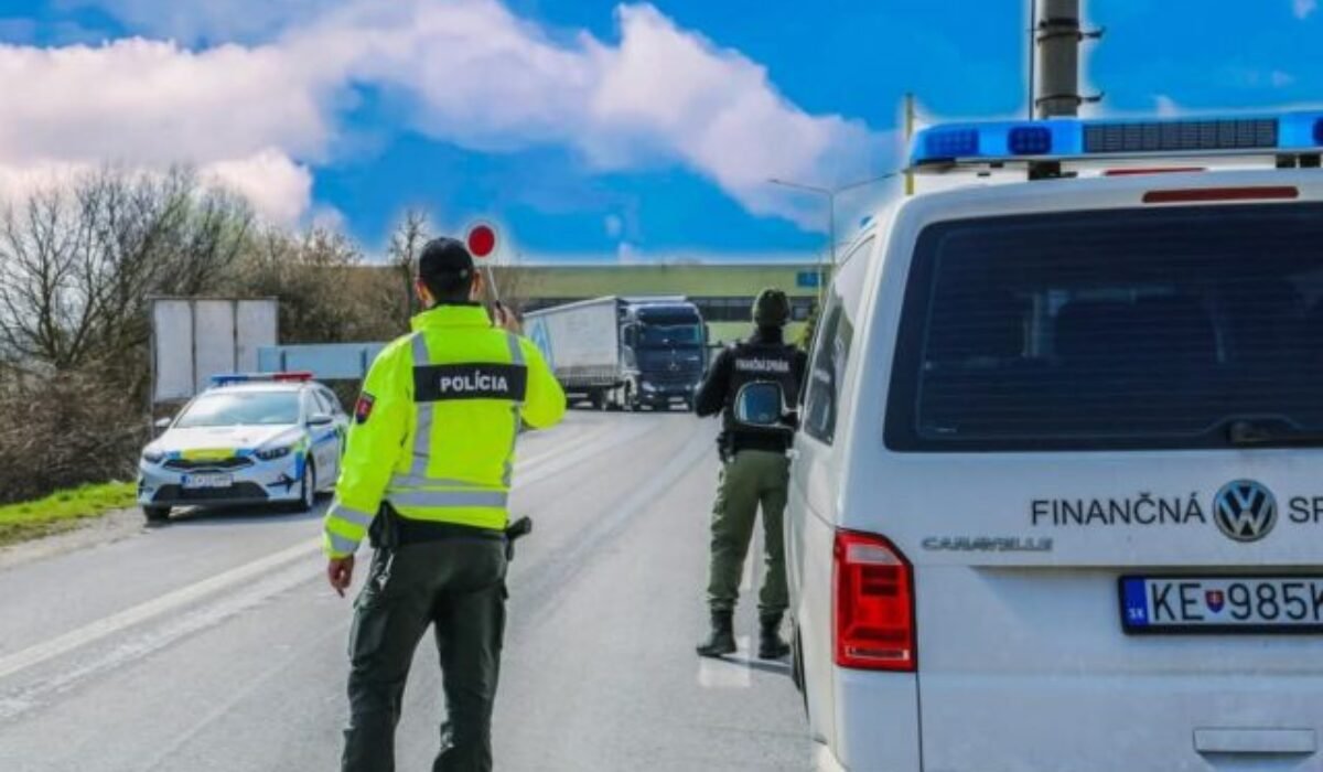 Polícia v súvislosti s mimoriadnou situáciou pre slintačku a krívačku udeľuje výnimku pre vybrané vozidlá