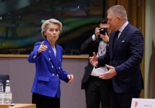Fico diskutoval s von der Leyenovou o amerických clách, podľa premiéra mu predsedníčka EK „vynadala“ – VIDEO