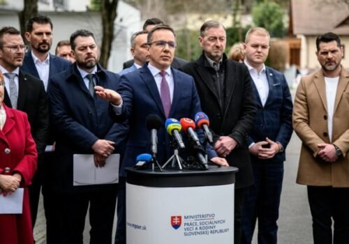Tomášove ministerstvo preplatí ušlú mzdu zamestnancom Eterny, vynaloží na to až 1,37 milióna eur – VIDEO