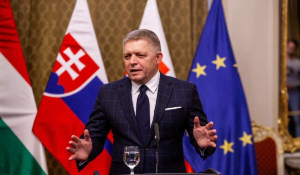 Fico na oslavách oslobodenia Bratislavy spomenul referendum o zbrojení, kritizoval veľvyslancov EÚ za neprítomnosť