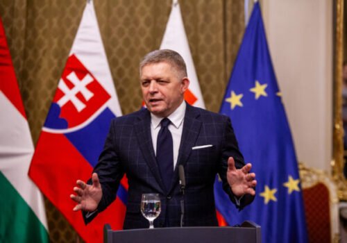 Fico na oslavách oslobodenia Bratislavy spomenul referendum o zbrojení, kritizoval veľvyslancov EÚ za neprítomnosť