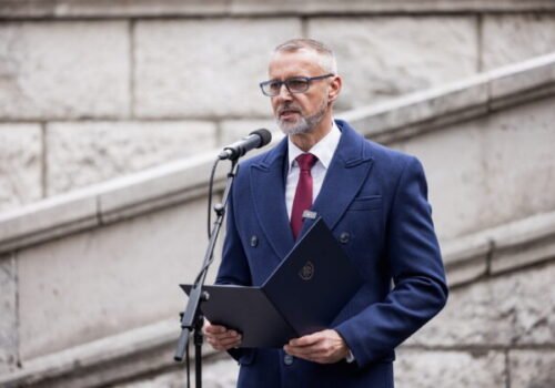 Odkaz hrdinov a obetí fašistických hrôz by nikomu nemal dovoliť prepisovať dejiny, uviedol Raši