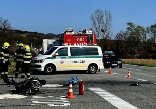 Vranovská polícia hľadá svedkov tragickej nehody, zrážku s dodávkou neprežil mladý motocyklista – FOTO
