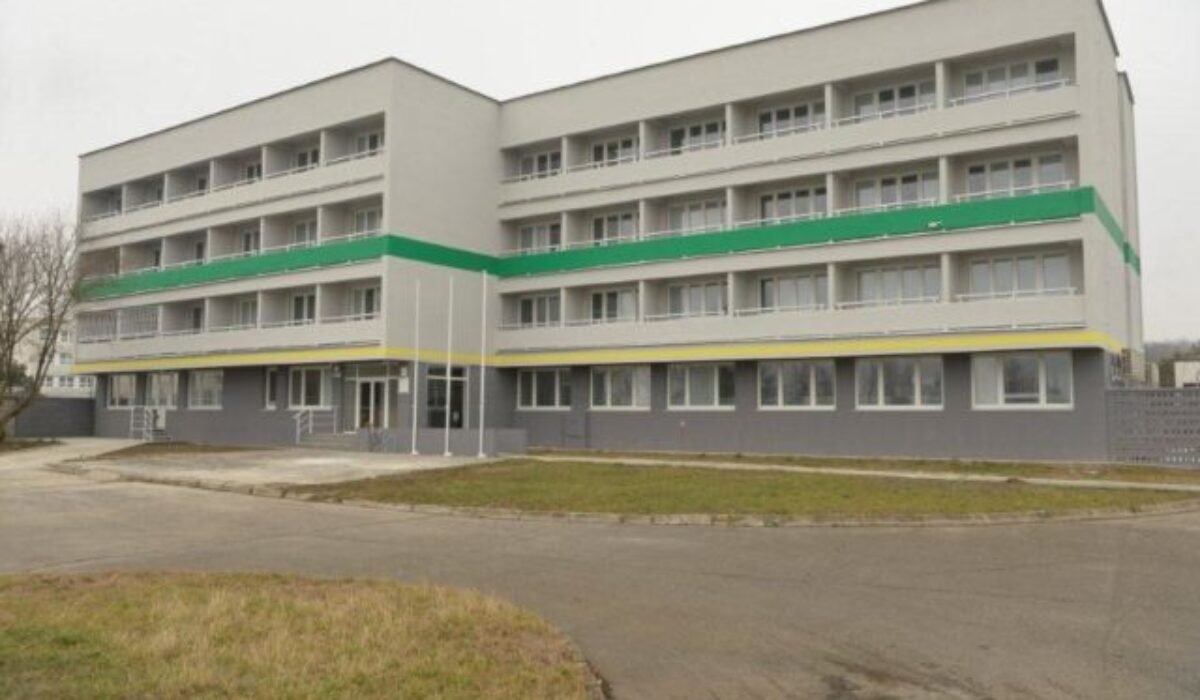 Termíny na cudzineckej polícii sa naďalej predávajú, podľa progresívcov to nevyrieši ani novela Šutaja Eštoka