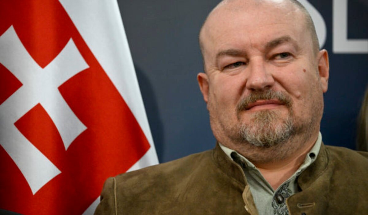 Huliak chce na koaličnej rade otvoriť otázku renty pre generálneho prokurátora, poukázal aj na kritiku prezidenta