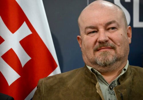 Huliak chce na koaličnej rade otvoriť otázku renty pre generálneho prokurátora, poukázal aj na kritiku prezidenta