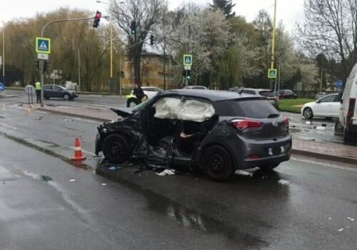 Auto sa zrazilo s nákladiakom, 64-ročný vodič nehodu neprežil – FOTO