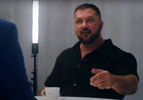 Vyhlásenia k politickej situácii už v divadle GUnaGU nečítajú, tvrdí herec Viktor Horján – VIDEO