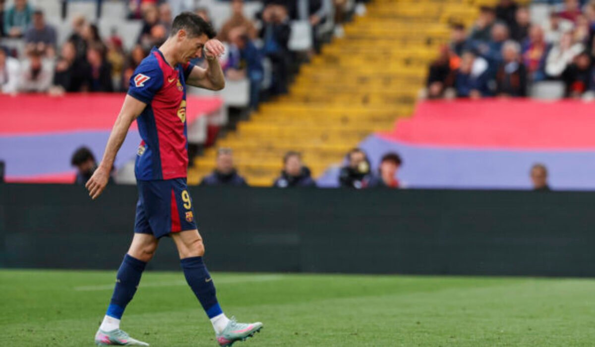 Lewandovski vynechá El Clásico aj semifinále Ligy majstrov, jeho absencia môže narušiť šance Barcelony na trofeje
