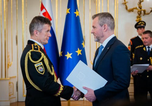 Pellegrini vymenoval troch nových generálov, medzi nimi je aj Zurian – VIDEO