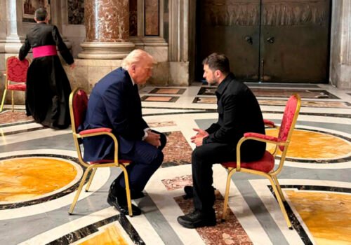 Trump a Zelenskyj sa stretli na pohrebe pápeža, bolo to prvýkrát od ich konfliktu v Bielom dome – FOTO