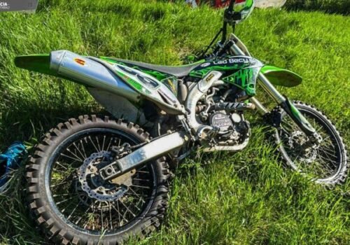 Pri Kečove havaroval motocyklista, zasahovať musel aj vrtuľník
