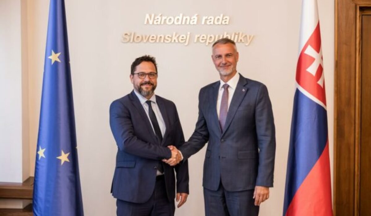Raši prijal zástupcu Európskej komisie na Slovensku, členstvo v Únii označil za nespochybniteľné – FOTO