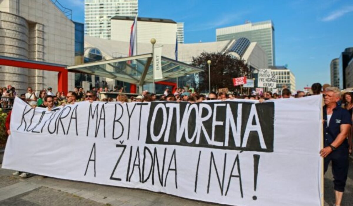 Netreba nám Netrebko, Otvorená kultúra! zorganizuje protestné zhromaždenie pred budovou SND