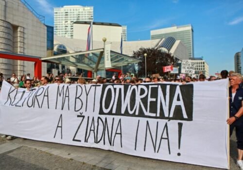 Netreba nám Netrebko, Otvorená kultúra! zorganizuje protestné zhromaždenie pred budovou SND