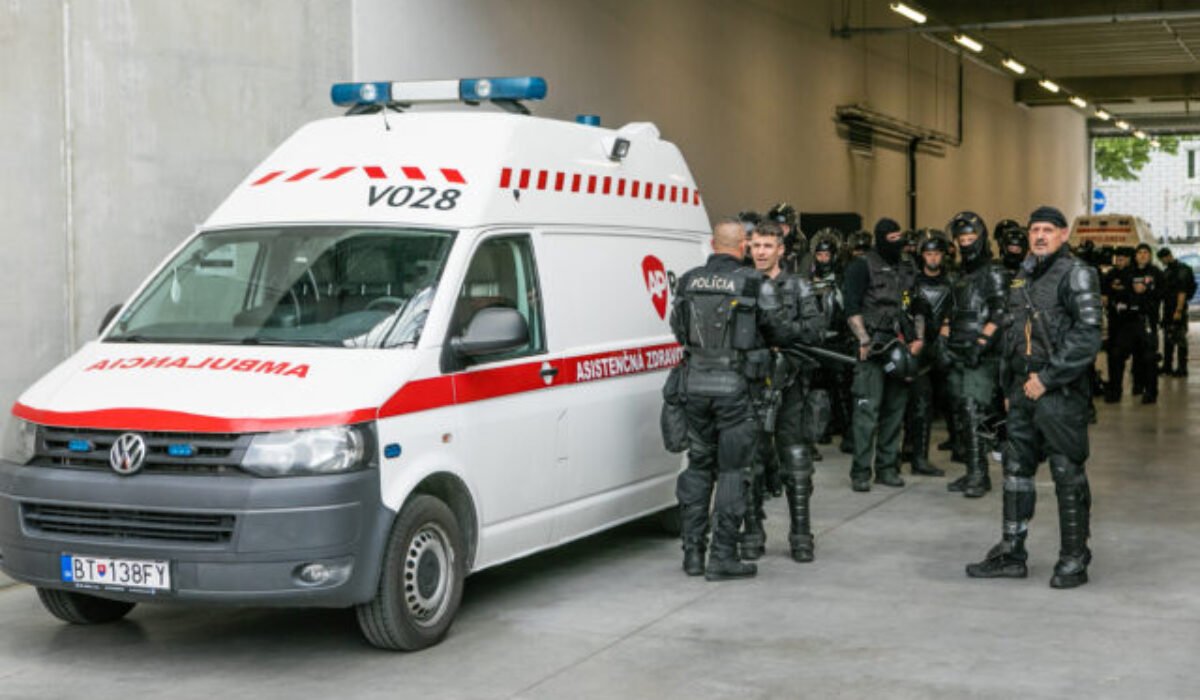 Na poriadok v Dunajskej Strede dohliadnu policajti z celého Slovenska, mesto odporúča zatvoriť bary