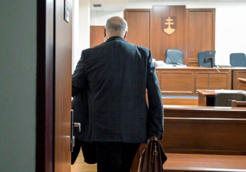 V procese s exsudcom Polkom mal vypovedať svedok, nakoniec čítali jeho výpoveď z prípravného konania