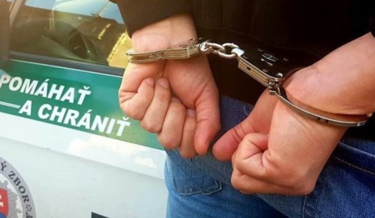 Polícia obvinila štvoricu aktérov brutálneho útoku v Medzeve, o ich ďalšom osude rozhodne súd