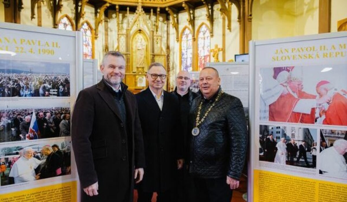 Pellegrini a poľský prezident Duda otvorili výstavu venovanú Jánovi Pavlovi II., navštívili aj Tatranský ľadový dóm – FOTO