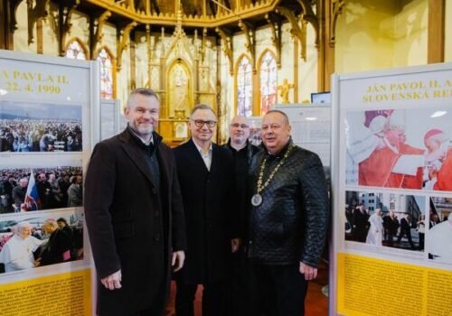 Pellegrini a poľský prezident Duda otvorili výstavu venovanú Jánovi Pavlovi II., navštívili aj Tatranský ľadový dóm – FOTO