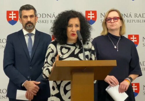 Fond na podporu umenia je nefunkčný, progresívci budú opätovne žiadať odvolanie Šimkovičovej – VIDEO