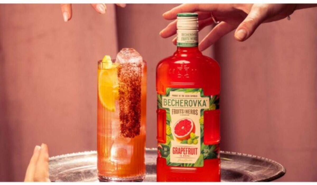 Grapefruit & Hops – Becherovka rozširuje ponuku likérov o novinku s príchuťou grepu a chmeľu
