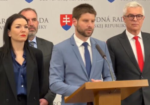 Zavedením ciel sa Slovensko podľa progresívcov rúti do najväčšej ekonomickej katastrofy, Fico stále mlčí – VIDEO