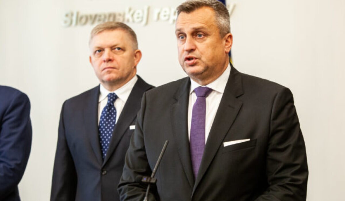 Danko vyzval Fica na rokovanie s USA o obrannej zmluve. Národniari chcú jej ukončenie, prípadne úpravu