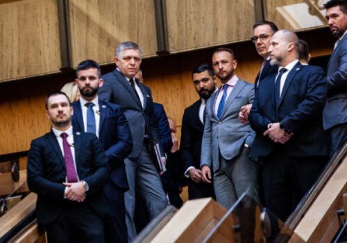 Vládna koalícia chce uznesením upraviť verejné zhromaždenia, Gašpar varuje pred ich politickým zneužívaním