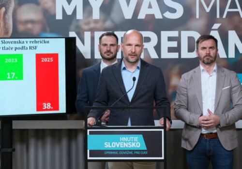 Fico nás stiahol na historické dno v rebríčku slobody médií, hovoria poslanci hnutia Slovensko – VIDEO