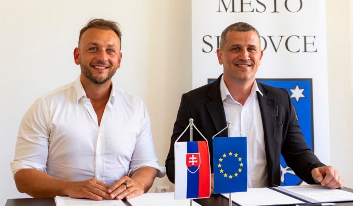 Nájomné byty pre policajtov vyčlenilo aj mesto Sečovce, ich počet sa podľa Šutaja Eštoka ešte rozšíri – FOTO