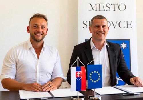 Nájomné byty pre policajtov vyčlenilo aj mesto Sečovce, ich počet sa podľa Šutaja Eštoka ešte rozšíri – FOTO