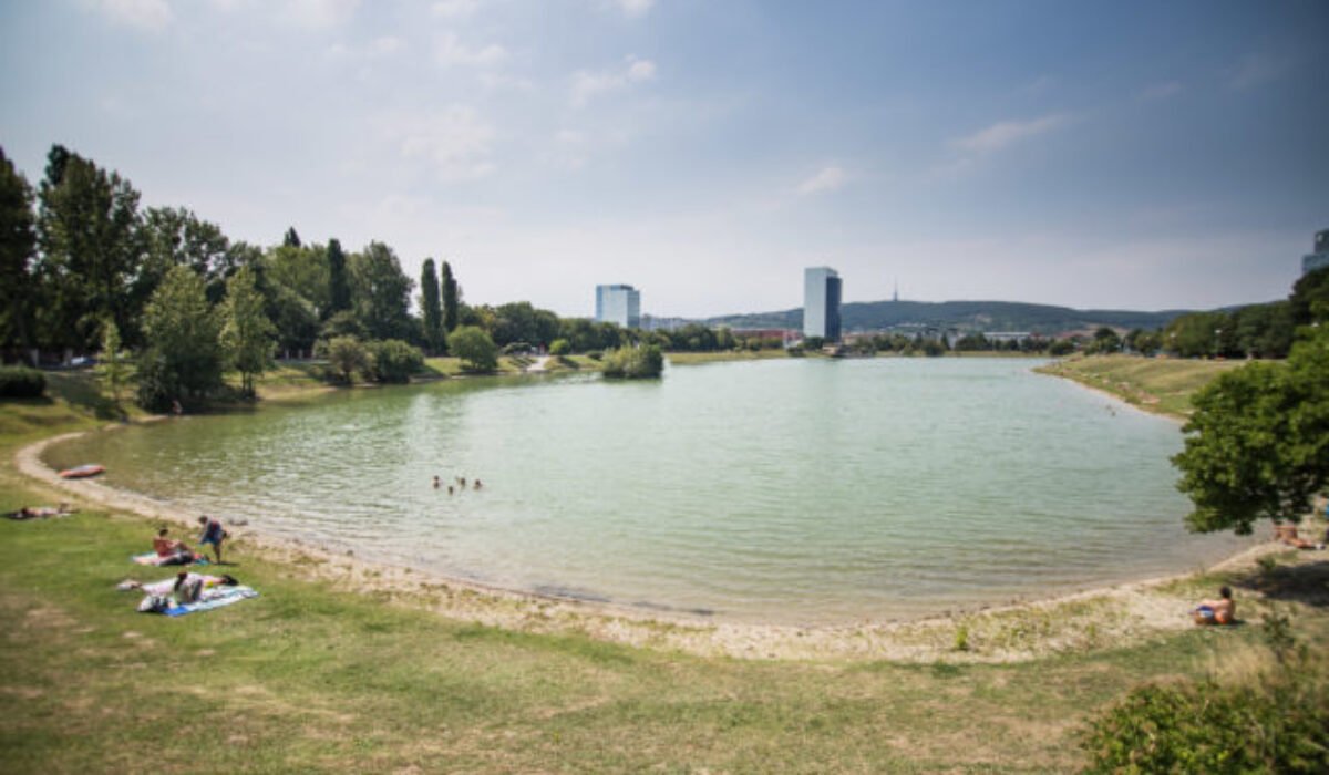 Bratislavská Kuchajda sa dočká modernizácie, pribudnú nové športoviská, mobiliár aj gastrozóna – FOTO