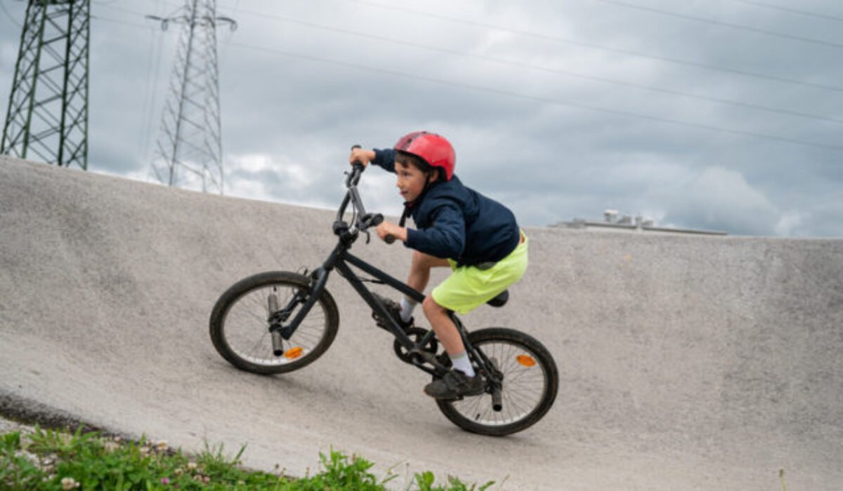 V Nitre slávnostne otvorili nový pumptrackový areál, dráha získala svojich fanúšikov hneď v prvý deň