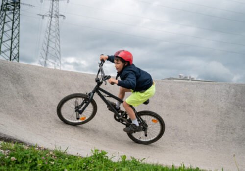 V Nitre slávnostne otvorili nový pumptrackový areál, dráha získala svojich fanúšikov hneď v prvý deň
