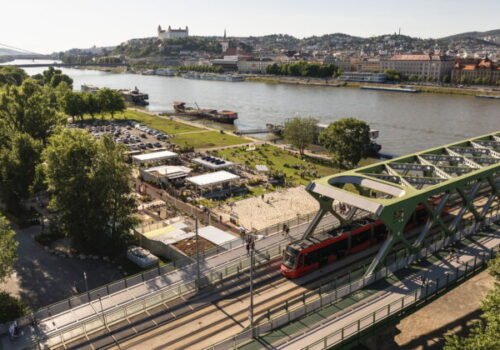Pláž Tyršák v Bratislave otvorila letnú sezónu, po povodniach prešla rozsiahlou obnovou – FOTO