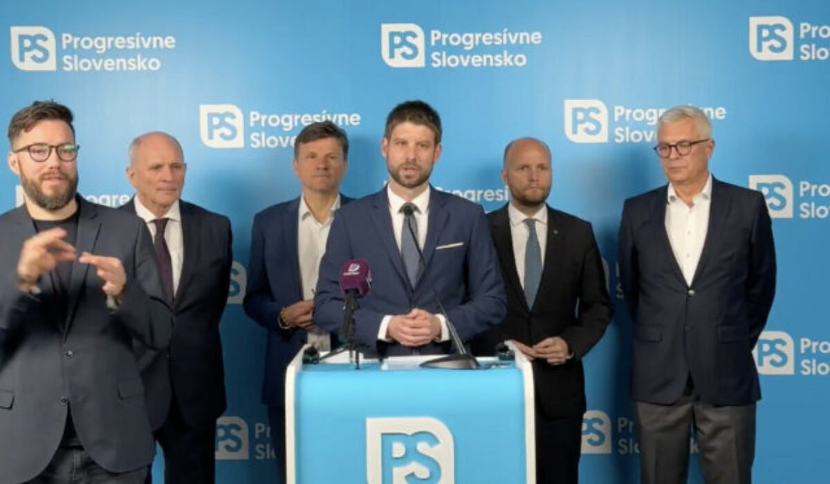 Fico sa chystá do Moskvy, opozícia na námestia. Premiérovu cestu považujú za tragédiu pre zahraničnú politiku – VIDEO
