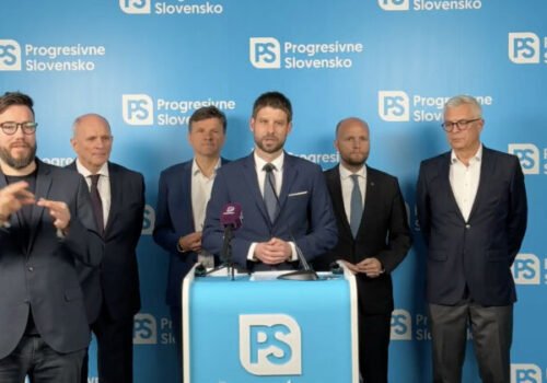 Fico sa chystá do Moskvy, opozícia na námestia. Premiérovu cestu považujú za tragédiu pre zahraničnú politiku – VIDEO