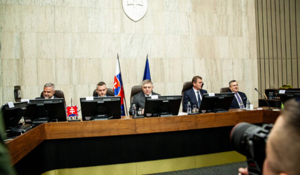 Vláda odvolala Pavlisa z funkcie predsedu Úradu pre normalizáciu, na jeho čelo vymenovala Kadleca