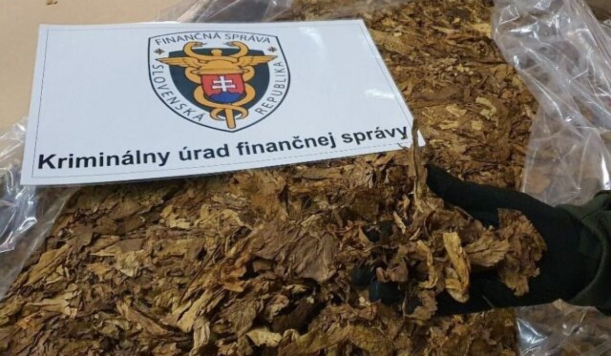 Počas akcie Dohán zaistili colníci v Bratislave desať ton nelegálneho tabaku