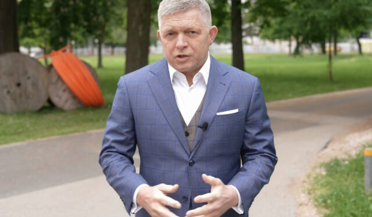 Ficova cesta do Moskvy nebude jednoduchá. Pobaltie mu zatvorilo nebo, nechce podporovať Putina – VIDEO