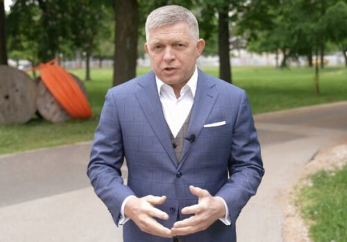 Ficova cesta do Moskvy nebude jednoduchá. Pobaltie mu zatvorilo nebo, nechce podporovať Putina – VIDEO