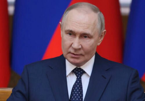Nariadenie Putina o trojdňovom prímerí s Ukrajinou nadobudlo platnosť, Ukrajina ho označila za frašku